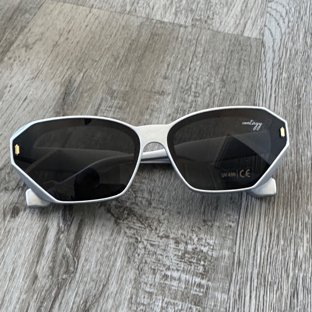 Vintage style Black and Silver Sunglasses